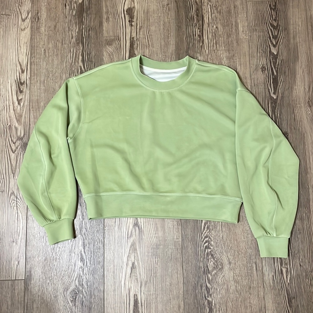 Lululemon perfectly oversized cropped crew softstreme size 4